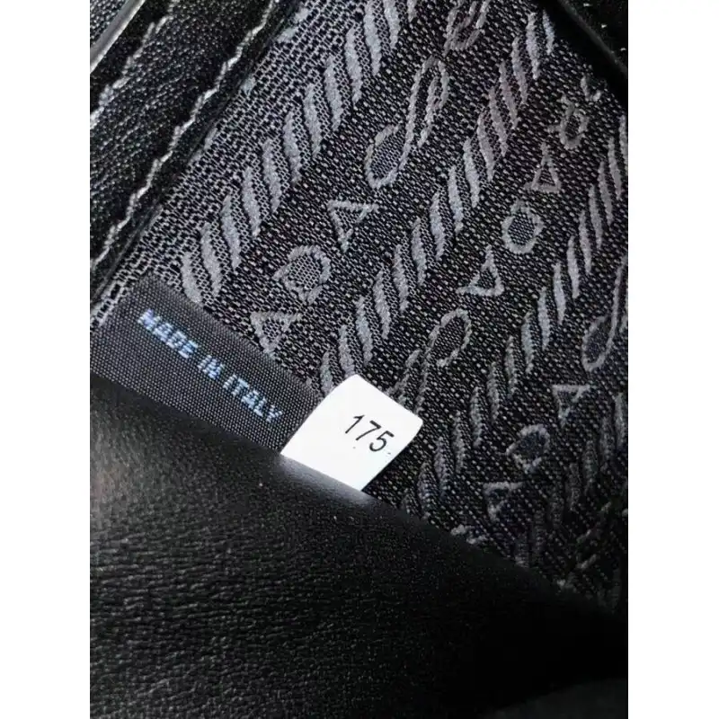 Pra*a bags 2012sh0071